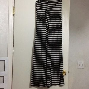 3/$10 Brat Star Sz small maxi skirt